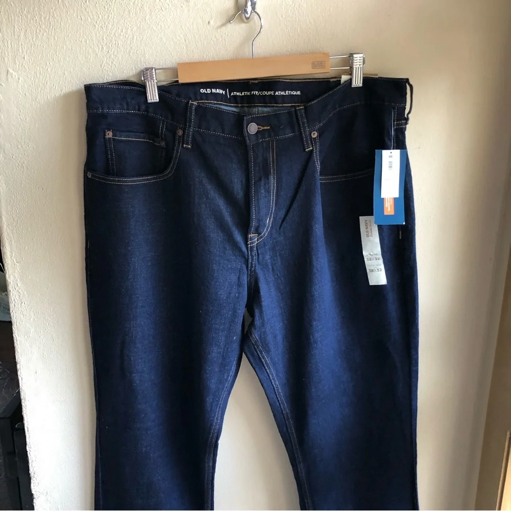 Old Navy Dark Wash Athletic Cut Straight Leg Jeans w/ Built in Flex. W38 x L32